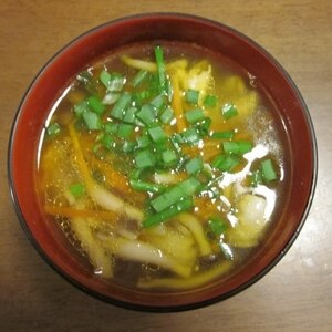 鶏皮としめじの生姜スープ